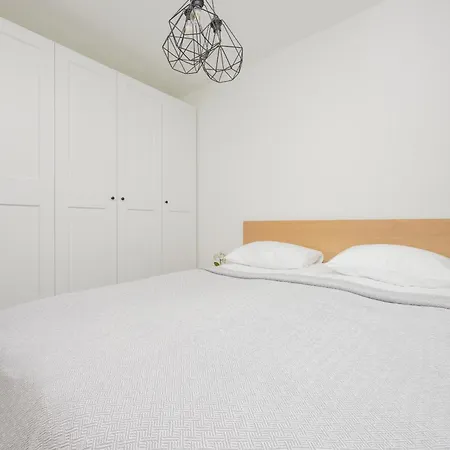 Wyjatkowy Apartament Z Parkingiem W Warszawie By Rent Like Apartment *